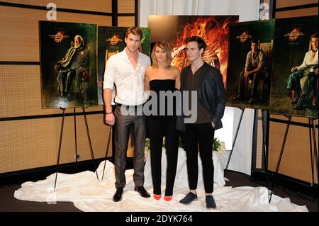 Sam Claflin , Liam Hemsworth, Jennifer Lawrence in posa durante 'The Hunger Games: Catching Fire' Photocall come parte del 66° Festival di Cannes presso il Majestic Hotel di Cannes, Francia, il 18 maggio 2013. Foto di Alban WytersABACAPRESS.COM Foto Stock