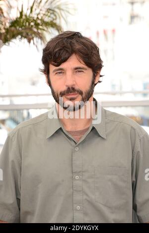 Diego Quemada-Diez in posa alla fotocellula la la Jaula De Oro tenutasi al Palais Des Festivals nell'ambito del 66° Festival cinematografico di Cannes, in Francia, il 22 maggio 2013. Foto di Nicolas Briquet/ABACAPRESS.COM Foto Stock