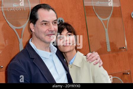 Samuel Labarthe ed Helene Medigue si fermano presso il Village, il quartiere VIP del French Tennis Open 2013 all'arena Roland Garros di Parigi, Francia il 29 maggio 2013, Foto di Jeremy Charriau/ABACAPRESS.COM Foto Stock