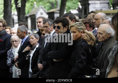 Jerome Cahuzac e Patrick Bruel assistono al servizio funerale di Guy Carcassonne al cimitero di Montmartre a Parigi, Francia, il 3 giugno 2013. Foto di Mousse-Wyters/ABACAPRESS.COM Foto Stock