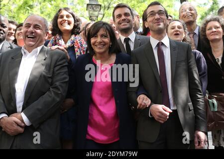 Il vice sindaco e candidato socialista di Parigi per le elezioni mayorali del 2014 Anne Hidalgo pone a Parigi, il 4 giugno 2013, con la sua squadra di campagna annunciata di recente, Jean-Louis Missika, Bruno Julliard, Myriam El Khomri e Remi Feraud. Foto di Stephane Lemouton/ABACAPRESS.COM Foto Stock