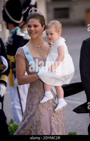 La Principessa Vittoria della Corona con la figlia Principessa Estelle partecipa al matrimonio della Principessa svedese Madeleine e di Chris o'Neill alla Cappella del Palazzo reale di Stoccolma, Svezia, 08 giugno 2013. Foto di Nicolas Gouhier/ABACAPRESS.COM Foto Stock