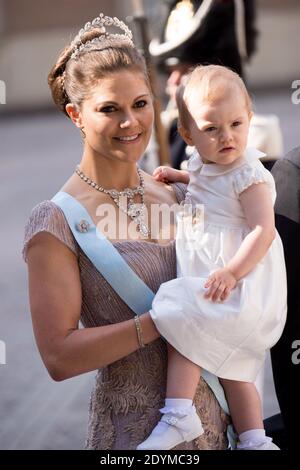 La Principessa Vittoria della Corona con la figlia Principessa Estelle partecipa al matrimonio della Principessa svedese Madeleine e di Chris o'Neill alla Cappella del Palazzo reale di Stoccolma, Svezia, 08 giugno 2013. Foto di Nicolas Gouhier/ABACAPRESS.COM Foto Stock