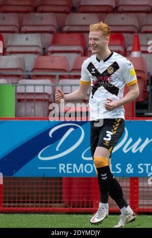 Crawley, Regno Unito. 26 Dicembre 2020. Ryan Haynes della contea di Newport festeggia dopo aver ottenuto il primo goal delle squadre. EFL Skybet Football League Two match, Crawley Town contro Newport County al People's Pension Stadium di Crawley, West Sussex, Inghilterra, sabato 26 dicembre 2020. Questa immagine può essere utilizzata solo per scopi editoriali. Solo per uso editoriale, è richiesta una licenza per uso commerciale. Nessun uso in scommesse, giochi o un singolo club/campionato/giocatore publications.pic by Credit: Andrew Orchard sports photography/Alamy Live News Foto Stock