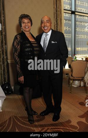 Il Presidente della SAIC, Dr. Walter E. Massey, e sua moglie Shirley, partecipano al Gala del gene Siskel Film Center in onore di Gwyneth Paltrow a Chicago, Illinois, USA, il 15 giugno 2013. Foto di Cindy Barrymore/ABACAPRESS.COM Foto Stock