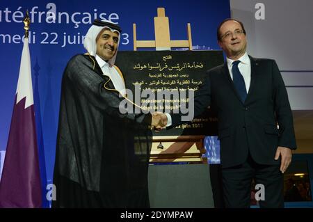 L-R : il procuratore generale del Qatar Ali Bin Fetais al Marri e il presidente francese Francois Hollande inaugurano la nuova scuola superiore di al Aab 'Voltaire', il primo giorno della visita del presidente francese in Qatar il 22 giugno 2013. Foto di Ammar Abd Rabbo/ABACAPRESS.COM Foto Stock