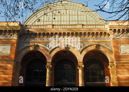 Velázquez Palace entrata principale. Buen Retiro Park, Madrid, Spagna Foto Stock