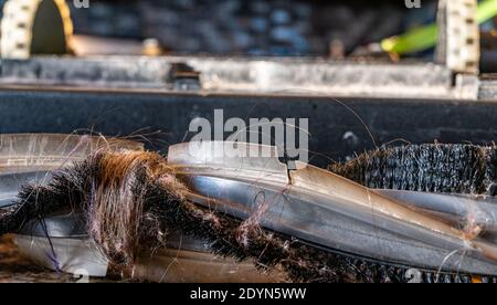 Aspirare i capelli lunghi fino ai rulli smettere di lavorare Foto Stock