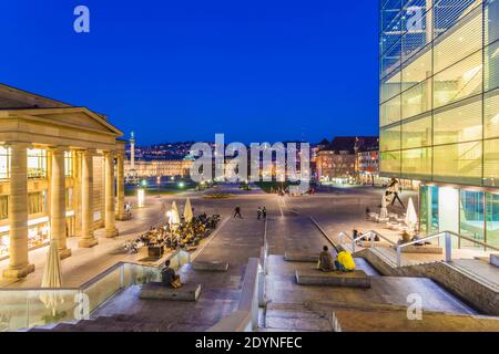 Koenigsbau e Museo d'Arte a Schlossplatz, Centro Città, Stoccarda, Baden-Wuerttemberg, Germania Foto Stock