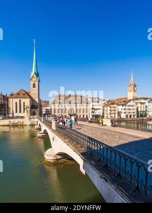 Ponte Minster sul Limmat, Fraumuenster, chiesa di San Pietro, Wuehre, città vecchia, vista città, Zurigo, Canton Zurigo, Svizzera Foto Stock