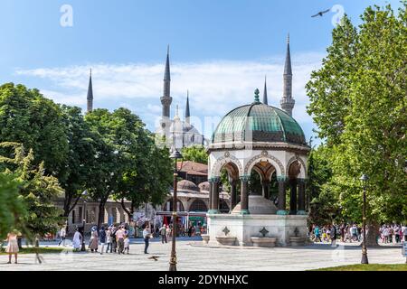 Fontana tedesca e Moschea Sultanahmet Foto Stock