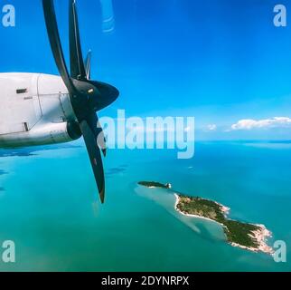 Vista aerea di Koh Samui dall'aereo, Thailandia, sud-est asiatico Foto Stock