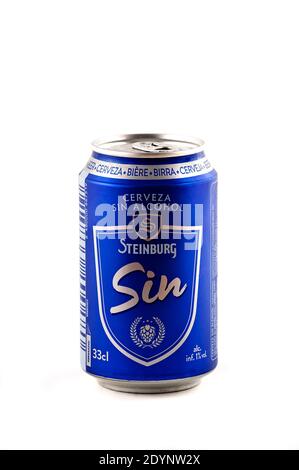Bottiglia blu di birra Steinburg senza alcool di 33 cl. Foto Stock