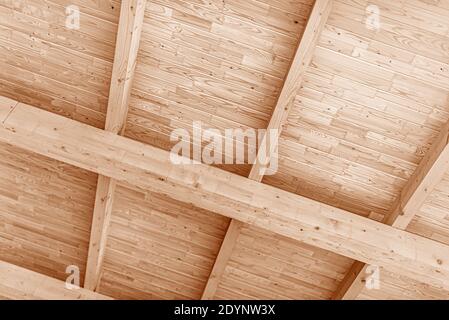 Costruzione in legno del tetto. Foto Stock