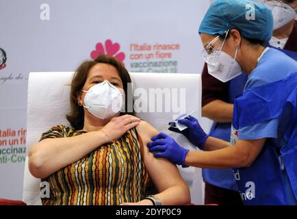 Palermo, Italia. 27 Dicembre 2020. Palermo. Emergenza coronavirus, giorno della vaccinazione, somministrazione dei primi vaccini anti covid-19 presso il Civic Hospital solo per l'uso Editoriale credito: Agenzia indipendente di fotografia / Alamy Live News Foto Stock