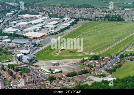 Veduta aerea dell'Ippodromo di Aintree, Liverpool, casa del Grand National from the Air Foto Stock