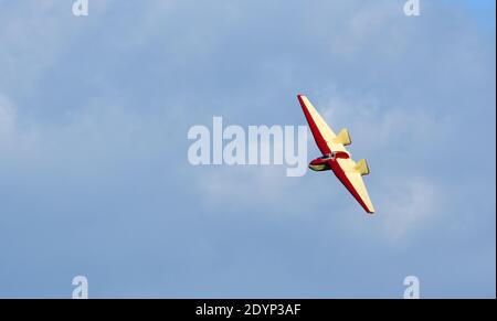 Fauvel AV-36 aliante monopezzo realizzato da Wassmer 1955 in volo con nuvole. Foto Stock