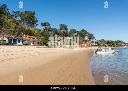 Cap Ferret (Baia di Arcachon, Francia). Tipiche case in legno sulla spiaggia Foto Stock