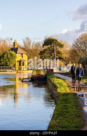 Passeggia lungo il fiume Lea da Ware a Great Amwell Riserva naturale Foto Stock