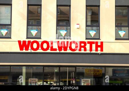 Nurnberg, Germania: Negozio Woolworth GmbH. Fornitore locale per gli articoli di tutti i giorni, che offre un ampio assortimento di articoli per le esigenze quotidiane Foto Stock