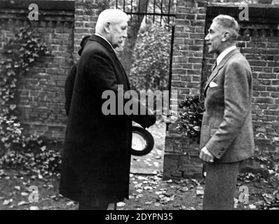 Paul von Hindenburg con Franz von Papen, circa 1932, Gemany Foto Stock