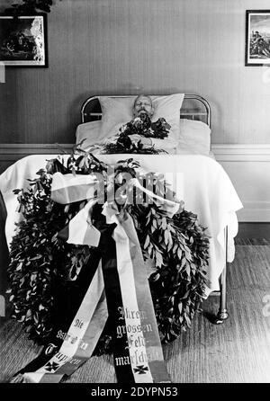 Paul von Hindenburg sul suo letto di morte, 02 agosto 1934, Neudeck Manor House, Germania, oggi Polonia Foto Stock