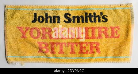 Pub Towel birra Pubblicità John Smiths Yorkshire Bitter Foto Stock