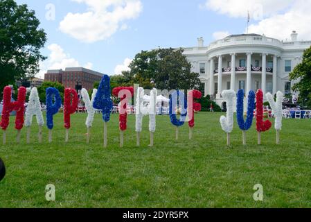 Il South Lawn of the White House è preparato per un barbecue ospitato dal presidente degli Stati Uniti Barack Obama e la prima signora Michelle Obama per eroi militari e le loro famiglie in commemorazione del giorno dell'Indipendenza a Washington, DC, USA il 04 luglio 2012. Foto di Ron Sachs/ABACAPRESS.COM Foto Stock