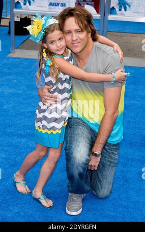 Larry Birkhead e Dannielynn Marshall partecipano alla prima di Los Angeles di "The Smurfs 2" al Regency Village Theatre di Los Angeles, CA, USA, il 28 luglio 2013. Foto di Lionel Hahn/ABACAPRESS.COM Foto Stock