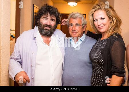 Pierre Forest, direttore d'arte del festival Michel Boujenah e Natacha Amal durante il 29° festival del teatro Festival de Ramatuelle, a Ramatuelle, vicino a Saint-Tropez, Francia meridionale, il 11 agosto 2013. Foto di Cyril Bruneau/ABACAPRESS.COM Foto Stock