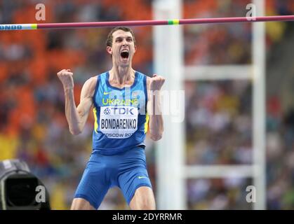 Bohdan Bondarenko dell'Ucraina ha sgomberato 2.41 metri nel salto alto degli uomini durante i Campionati Mondiali di Ateletica, allo Stadio Luzhniki a Mosca, Russia, il 15 agosto 2013. Bodarenko ha vinto l'oro nell'evento. Foto di Giuliano Bevilacqua/ABACAPRESS.COM Foto Stock