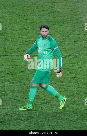 Salvatore Sirigu di PSG durante il primo campionato di calcio francese, PSG contro Ajaccio a Parigi, Francia, il 18 agosto 2013. Foto di Nicolas Briquet/ABACAPRESS.COM Foto Stock