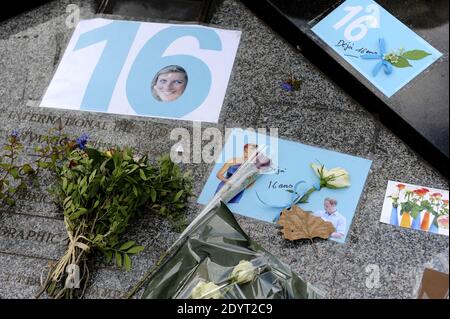 Vista della fiamma della libertà, che è diventata un memoriale non ufficiale della principessa Diana, è raffigurata prima del 16 ° anniversario della sua morte, vicino al sito del crash auto nel tunnel Pont de l'Alma, a Parigi, Francia il 29 agosto 2013. Foto di Mousse/ABACAPRESS.COM Foto Stock