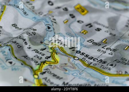 Dettaglio di una mappa stradale della scozia contrassegnata con testo Area del marcatore i Trossachs Foto Stock