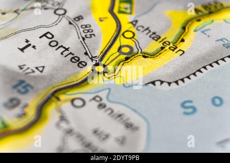 Dettaglio di una mappa stradale della scozia contrassegnata con testo Area marker Portree Foto Stock