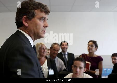 Il Ministro francese per il rinnovamento industriale e l'industria alimentare Arnaud Montebourg visita l'Institut du Cycle et du Motocycle INCM (Istituto nazionale per la bicicletta e il motociclo), a le Bourget, a nord-est di Parigi, Francia, il 05 settembre 2013. Foto di Stephane Lemouton/ABACAPRESS.COM Foto Stock