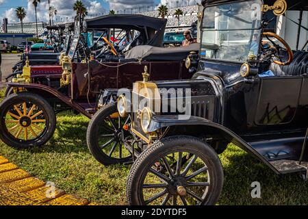 Daytona Beach, FL - 27 novembre 2020: 1915 Ford Model T auto da turismo ad una fiera di auto locale. Foto Stock