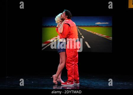 Romane Bohringer, Bruno Salomone che ha eseguito la riproduzione Melodrames durante una chiamata in tenda al teatro Pepiniere di Parigi, Francia, il 14 settembre 2013. Foto di Alban Wyters/ABACAPRESS.COM Foto Stock