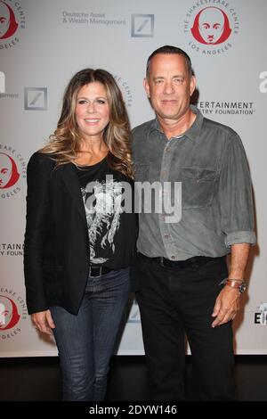 Rita Wilson e Tom Hanks partecipano al 23° annuale del Centro Shakespeare di Los Angeles, "Simply Shakespeare", tenutosi presso il Broad Stage di Santa Monica, Los Angeles, CA, USA il 25 settembre 2013. Foto di Krista Kennel/ABACAPRESS.COM Foto Stock