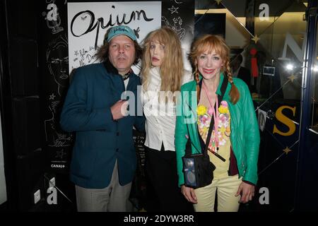 Arielle Dombasle Julie Depardieu e Philippe Katerine partecipano alla prima di 'Opium' tenutasi al 'Cinema le Saint Germain' di Parigi, Francia il 27 settembre 2013. Foto di Jerome Domine/ABACAPRESS.COM Foto Stock