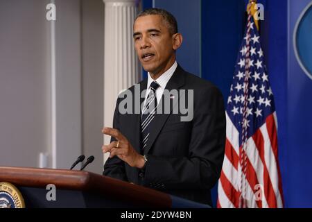 Il Presidente DEGLI STATI UNITI Barack Obama ha reso una dichiarazione sul bilancio, una possibile chiusura del governo degli Stati Uniti e la politica estera, alla Casa Bianca di Washington DC, USA, il 27 settembre 2013. Foto di Michael Reynolds/piscina/ABACAPRESS.COM Foto Stock