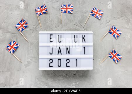 Bandiere e testo del Regno Unito UE UK 1 gennaio 2021 Foto Stock