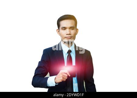 Uomo d'affari che tiene i soldi del portafoglio su sfondo bianco Foto Stock