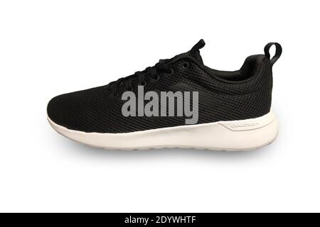 Samut Sakhon Thailandia Febbraio 21, 2018 : prodotto sparare di scarpe da running da uomo Adidas su sfondo bianco, scarpe da running Adidas Foto Stock