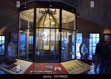 Lente di Fresnel del faro di Point Loma in mostra nel museo del faro. Foto Stock