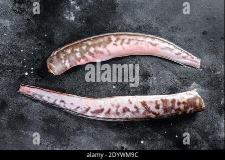 Greggi di klip di re, pesce di congrio. Sfondo nero. Vista dall'alto Foto Stock