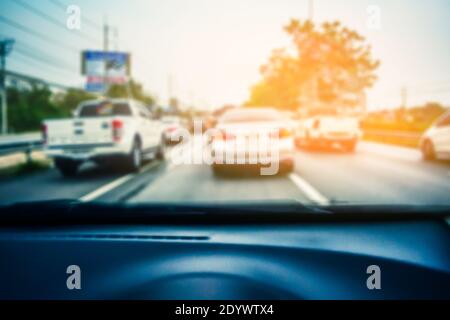 Argento Specchio a mano vista frontale isolato su sfondo bianco Foto stock  - Alamy