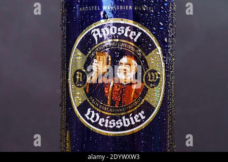 Tyumen, Russia-23 dicembre 2020: Eichbaum Apostel Weissbier birra Dunkel Foto Stock