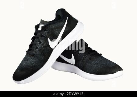 Samut Sakhon Thailandia Agosto 13, 2018 : prodotto riprese di Nike uomini sport scarpa da corsa su sfondo bianco,scarpe da running Nike Foto Stock