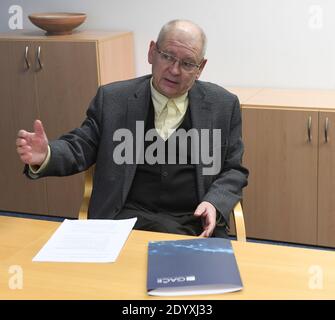 La Czech Science Foundation (GA CR) stanzierà circa un miliardo di corone per nuovi progetti di ricerca di base il prossimo anno, circa mezzo miliardo in meno rispetto a quest'anno, poiché altri programmi lanciati in precedenza saranno attuati nel 2021, ha dichiarato a CTK Vojtech Janu, della sezione PR dell'agenzia. "Quest'anno sono stati finanziati nuovi progetti per circa 1.5 miliardi di corone. Il prossimo anno, il bilancio GA CR dovrebbe rimanere simile a quest’anno, circa 4.2 miliardi di corone. Tuttavia, stiamo finanziando un maggior numero di progetti degli ultimi anni e per questo motivo la quota di mezzi per i nuovi progetti è inferiore all'anno precedente", ha scritto Janu, Foto Stock